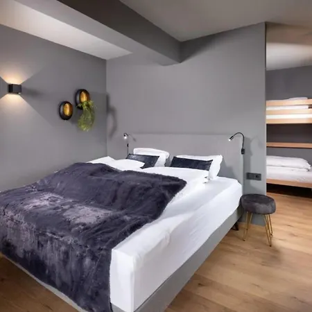 Schoeneben 2 Wald im Pinzgau